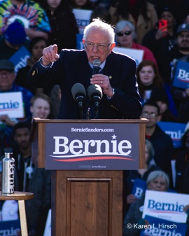 Bernie Sanders speaks at his rally in Chicago