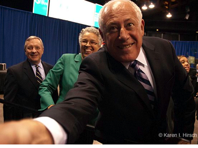 Illinois Governor Pat Quinn extending his hand