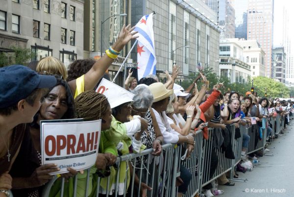 Line waiting for Oprah Show on Michigan Avenue