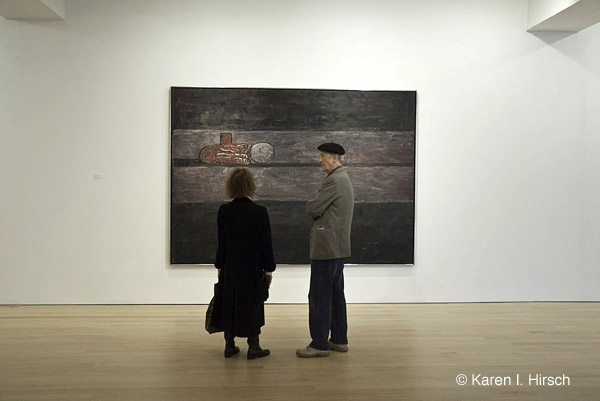 2 art patrons in gallery